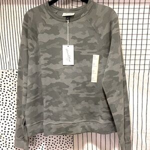 Universal Thread Dark Green Camouflage Womens Sweatshirt Size Small NWT